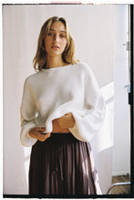 Load image into Gallery viewer, CLASSIC KNIT JUMPER
