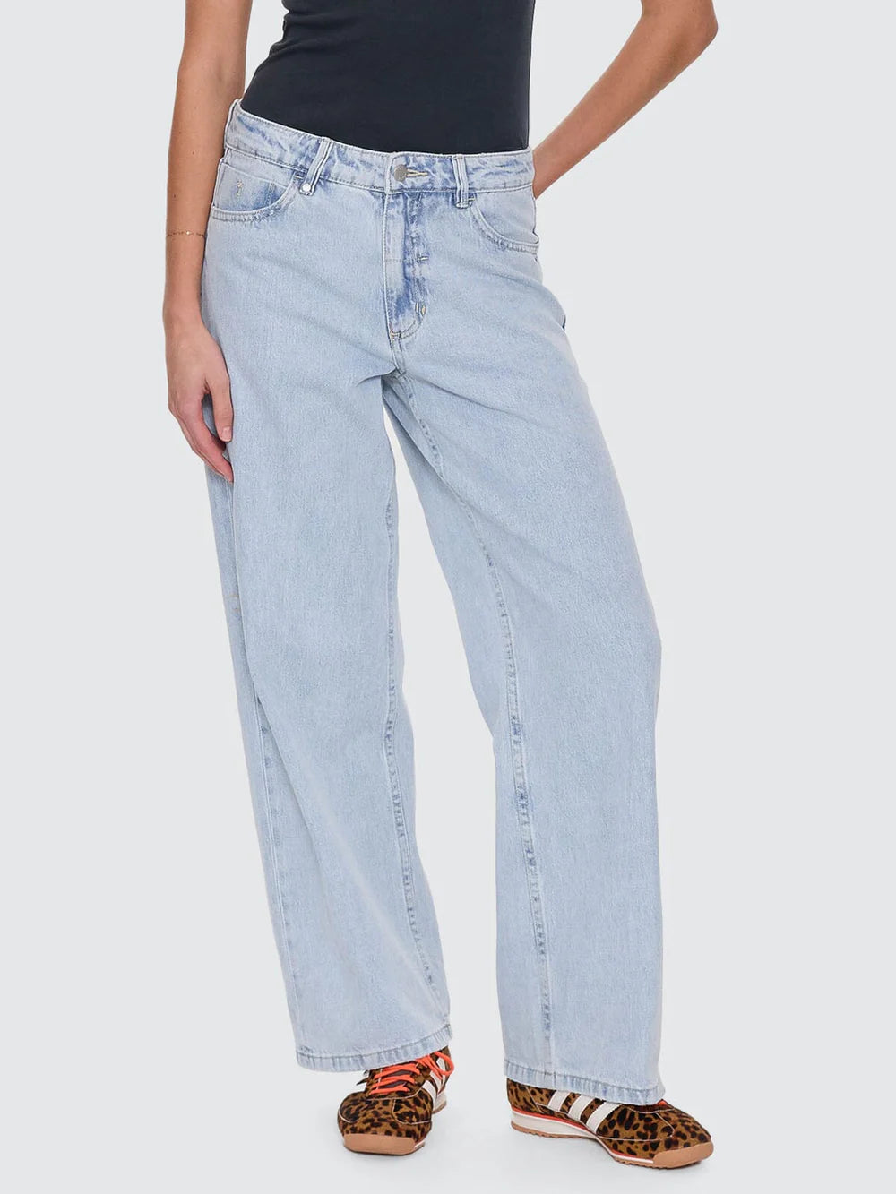 BILLIE LOW FORTUNE FAVOURS JEAN