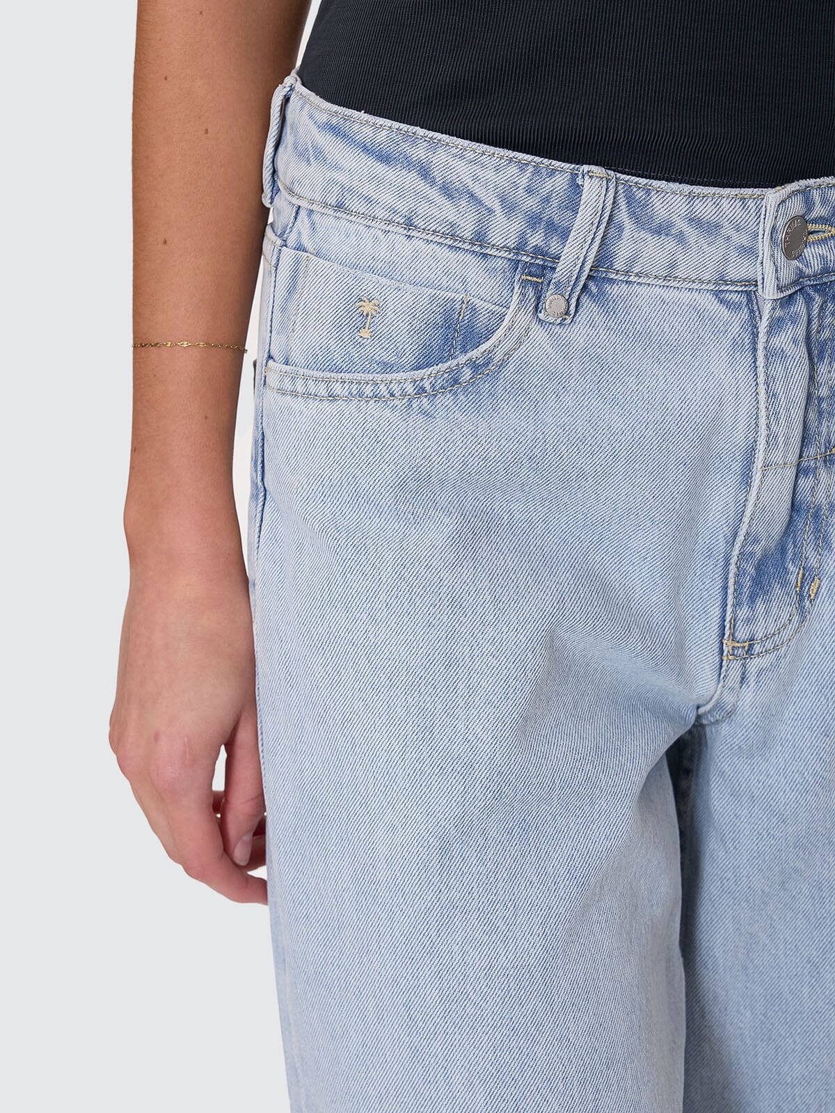 BILLIE LOW FORTUNE FAVOURS JEAN