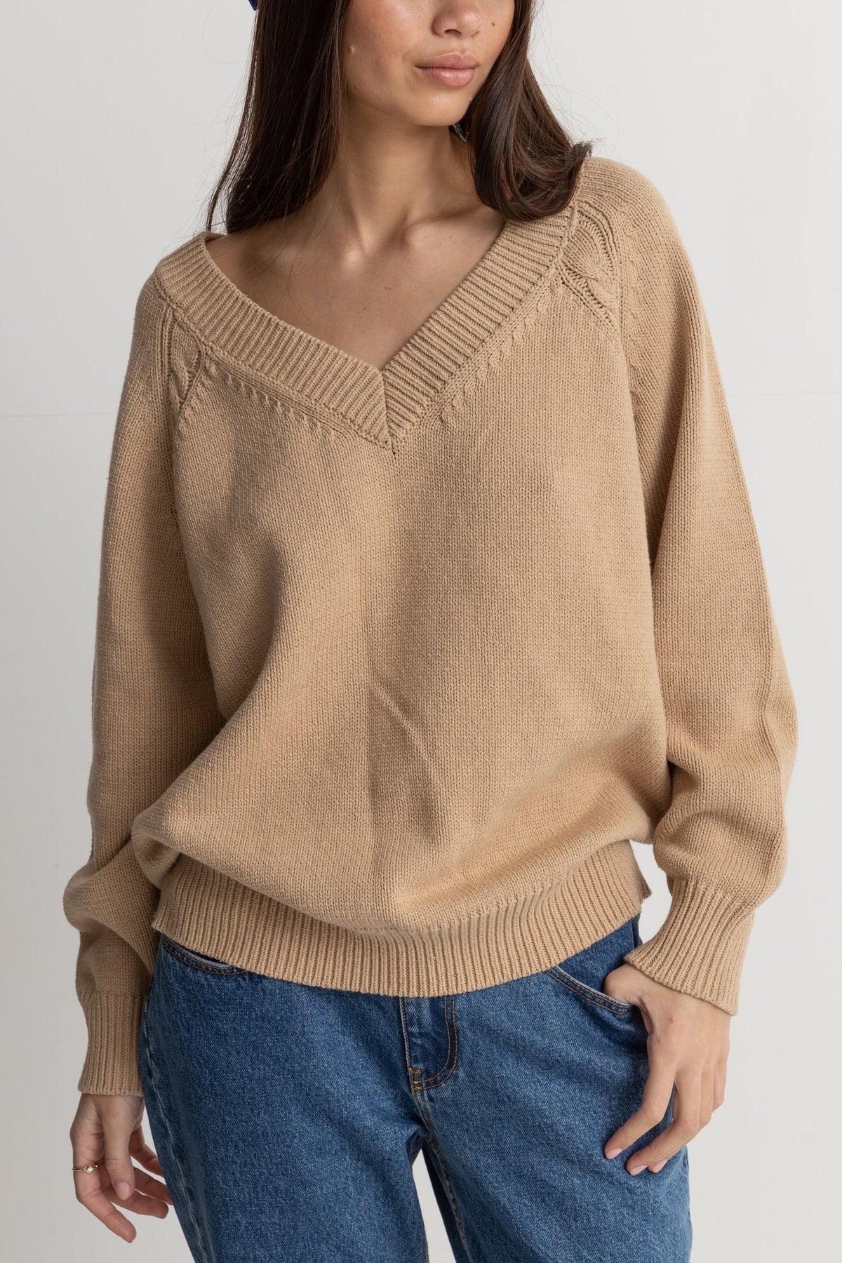 MOONSTONE OVERSIZED V NECK
