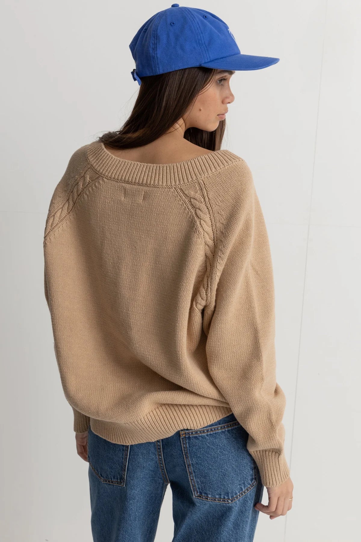 MOONSTONE OVERSIZED V NECK