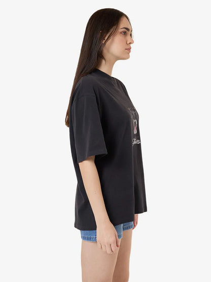 DEADLY PURSUIT OVERSIZED TEE