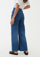 Load image into Gallery viewer, GIGI ORGANIC DEMIN FLARED JEANS
