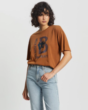 Load image into Gallery viewer, LEAGUE W S/S OVERSIZED CREW TEE
