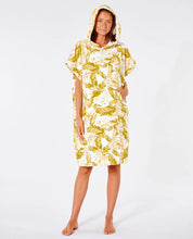 Load image into Gallery viewer, NAMOTU HOODED TOWEL
